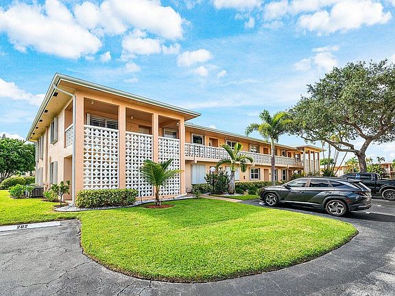 2nd image of 1541 NW 20th Avenue #101