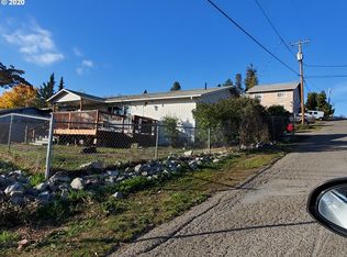 200 NE Suksdorf St, Winston, OR 97496