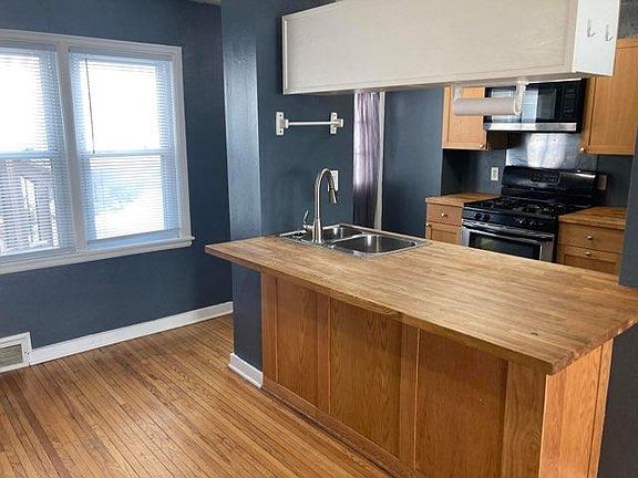 2nd image of 954 Cleveland Ave S #954