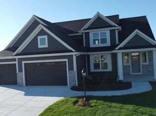 509 Talbots Woods Dr, Dousman, WI 53118