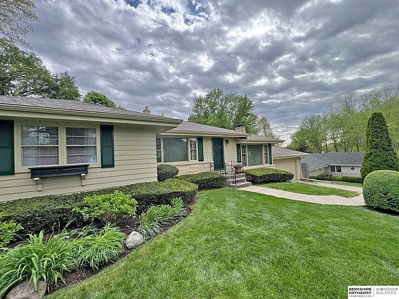 4th image of 10313 Pinehurst Ave