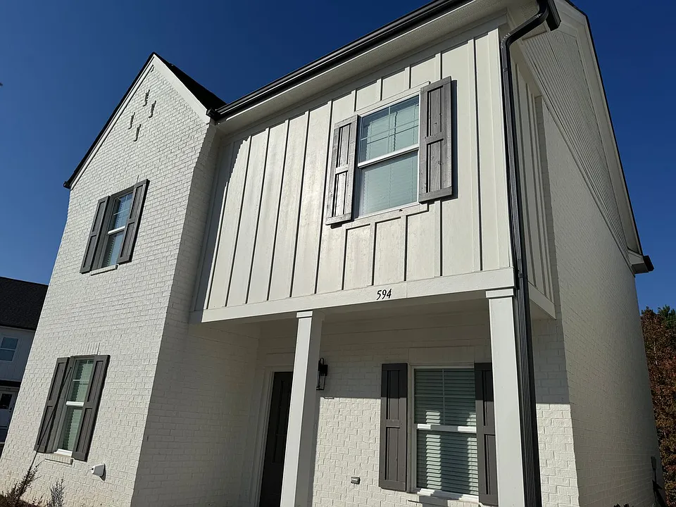 594 Meadow Crest Cir