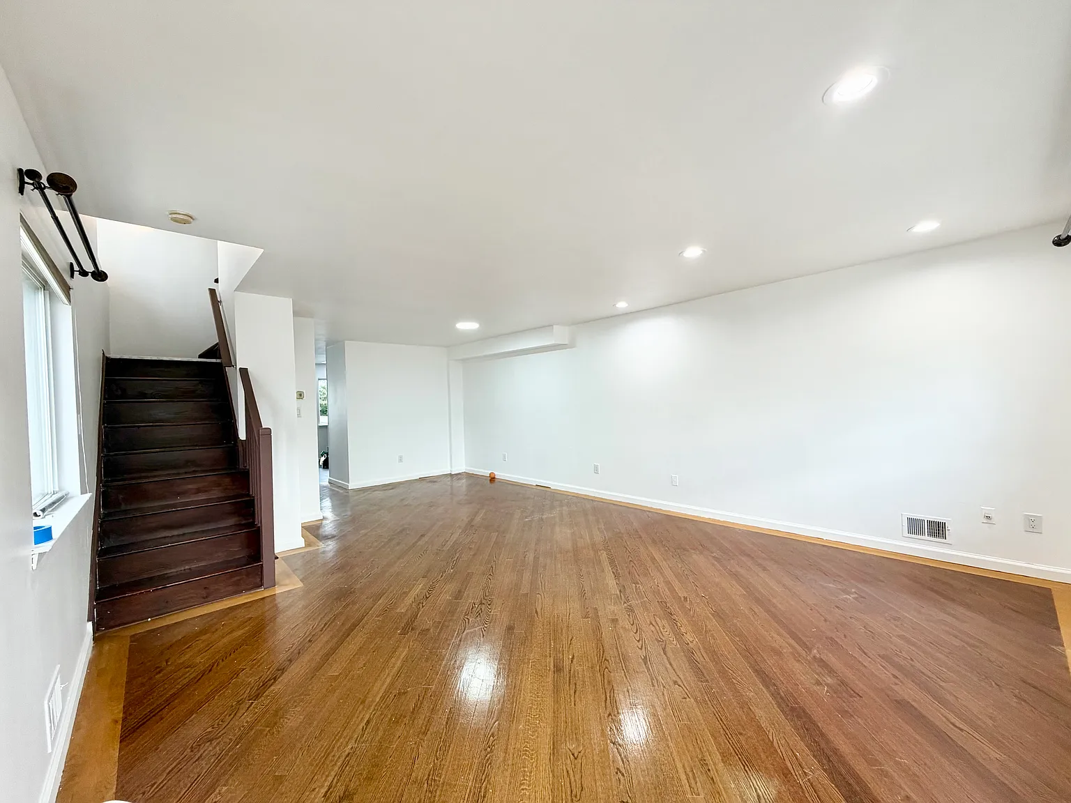 3 bed, 2.5 bath, 1640 sqft, $3,500 — Photo 3