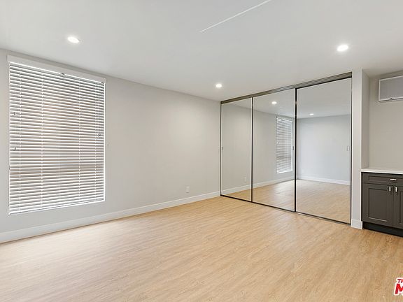 4th image of 3314 S Mentone Ave #7