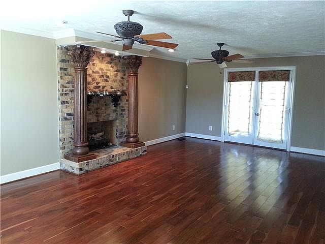 2nd image of 800 Moreland Hills Dr