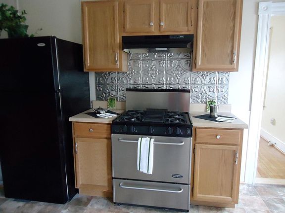 2nd image of 23 Farmington Avenue # Second Floor