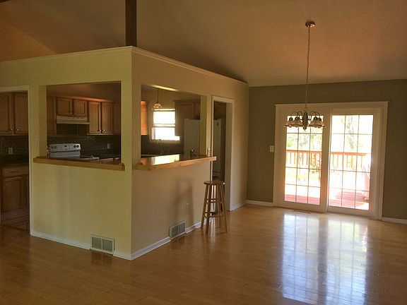 2nd image of 18 Webster Cir