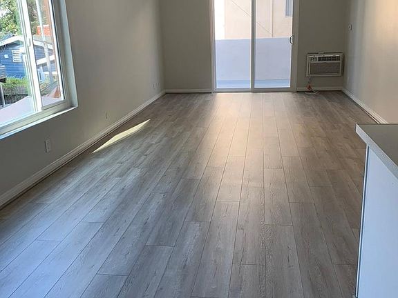 3rd image of 1221 N Spaulding Ave #108