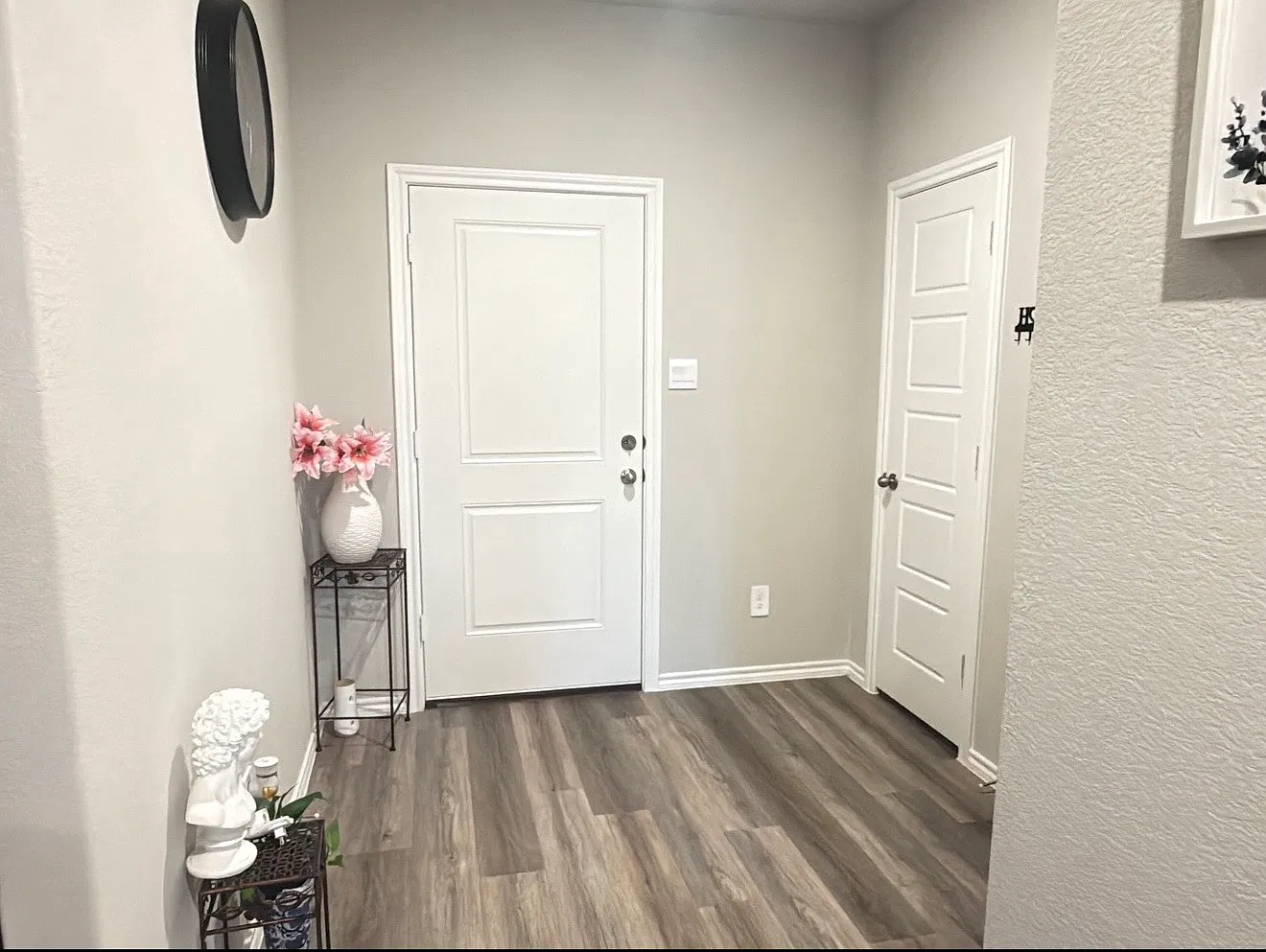 3 bed, 1581 sqft, $2,194 — Photo 2