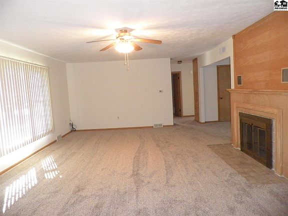 3rd image of 1803 N Van Buren St