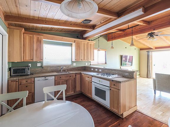 Kitchen/dining area