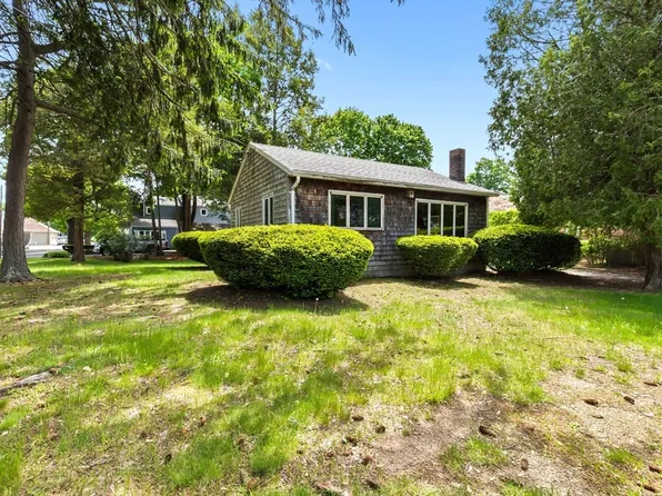 71 Union St, South Hamilton, MA 01982