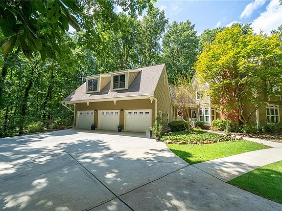 4th image of 5241 Hermitage Dr