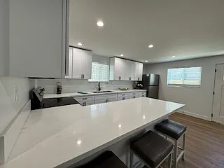 816 E 87th Pl — Photo 17
