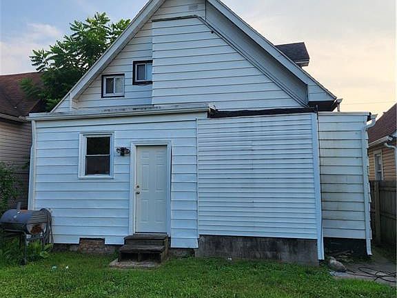 2nd image of 225 Licking St