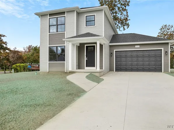 3238 Kings Ct, Hamburg, NY 14075