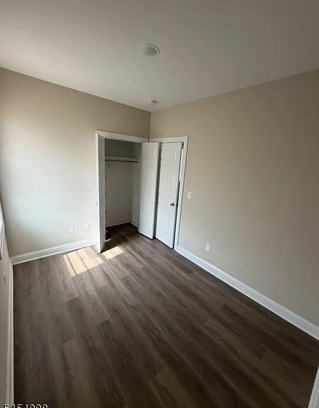 923 Kenneth Ave — Photo 2