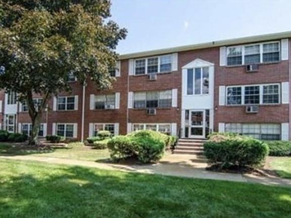 2nd image of 6 Tara Dr Unit 2