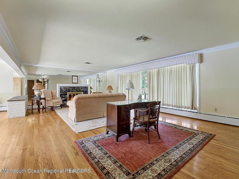 1st image of 301 Lexington Ave