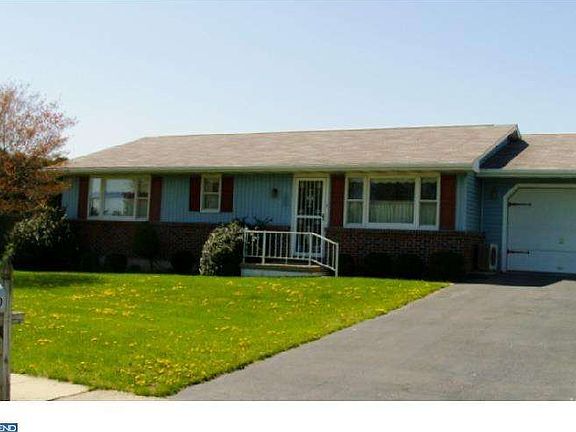 2nd image of 480 W Franklin St