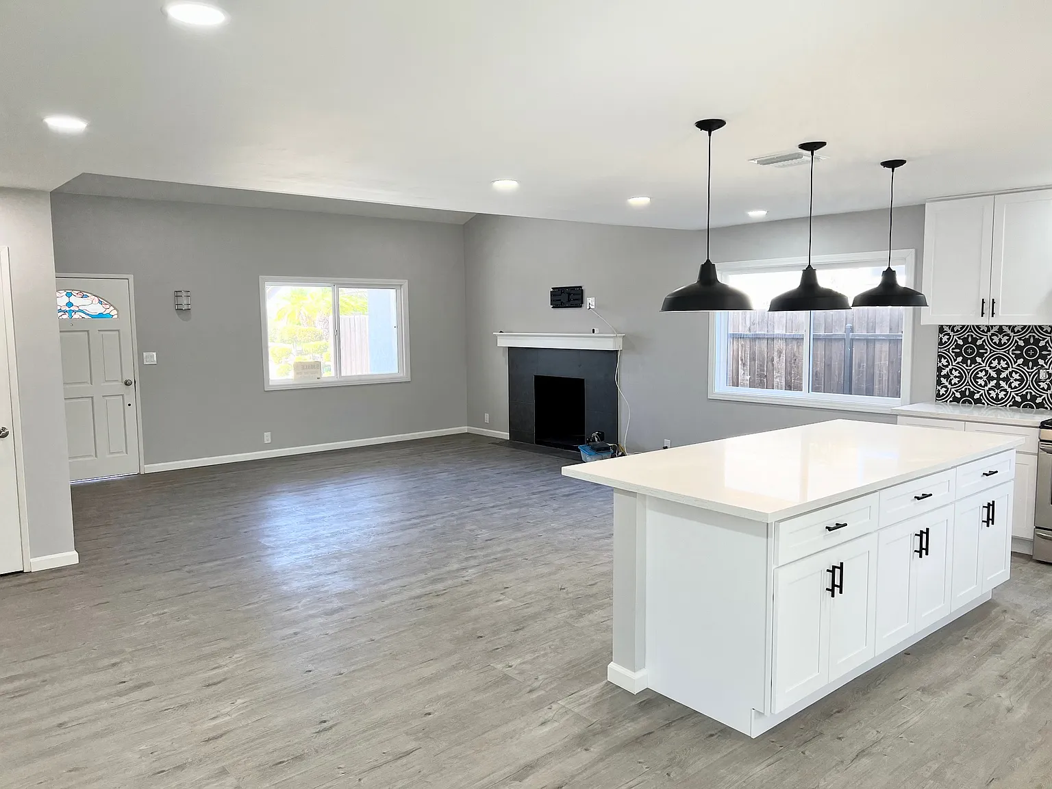 3 bed, $8,998 — Photo 1