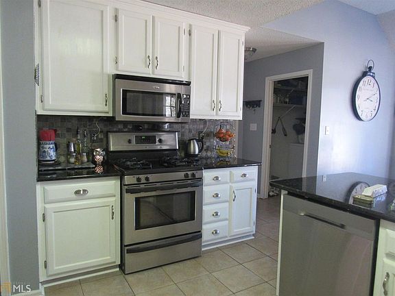 4th image of 250 Orleans Blvd