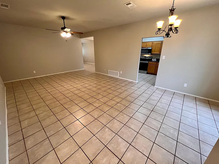 2805 Yorkfield Ct — Photo 6