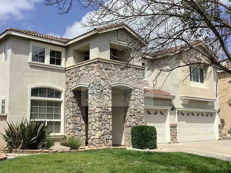 4425 Crown Valley Way — Photo 2
