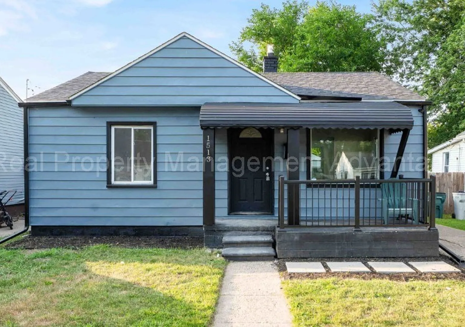 Gorgeous Kitchen and Bath in Hazel Park! — Photo 2