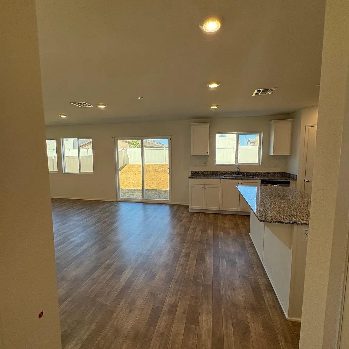 3 bed, 2.5 bath, 1705 sqft, $3,300 — Photo 4