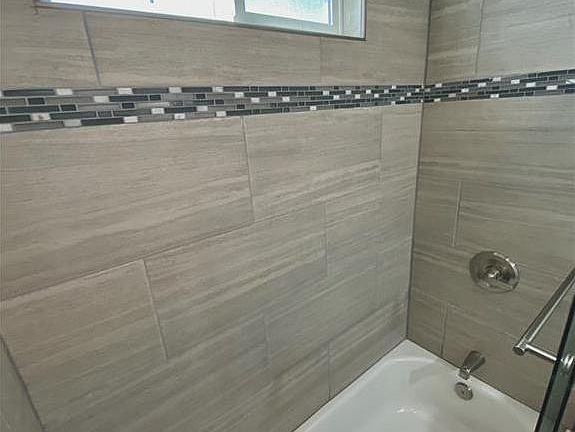 3rd image of 558 W 89th St #558