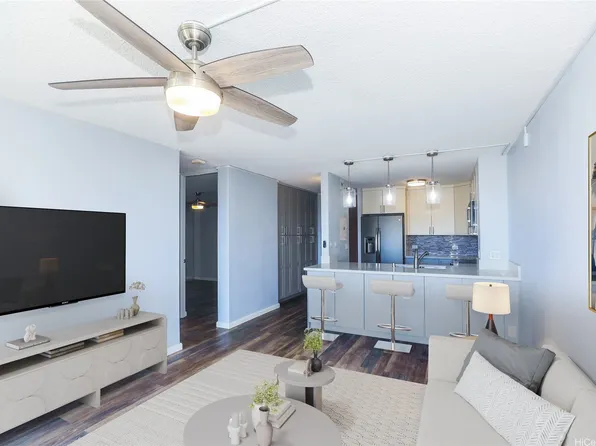 98-410 Koauka Loop APT 17K, Aiea, HI 96701