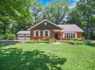 903 Beechwood Dr, Valparaiso, IN 46383