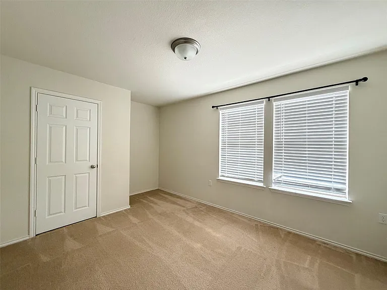 11704 Monterosso Dr — Photo 16