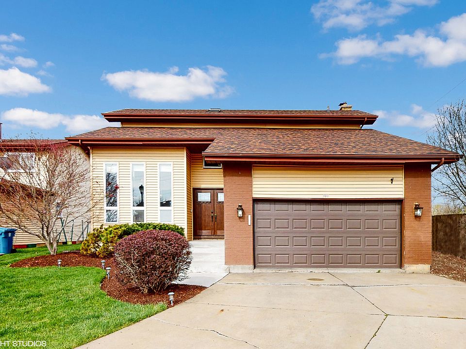 1st image of 844 N Geneva Ct