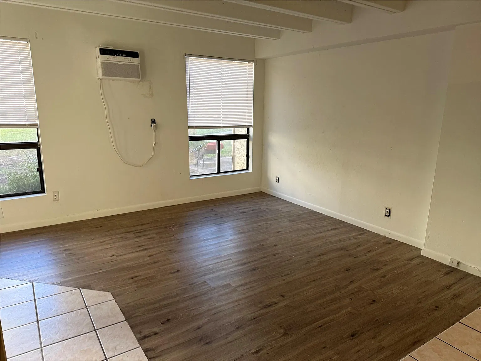 1 bed, 1.0 bath, 416 sqft, $950 — Photo 1