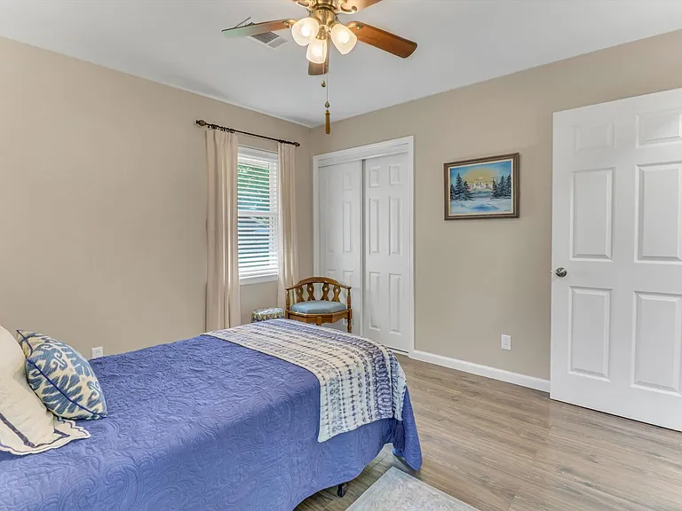805 Bluebonnet Ln — Photo 36