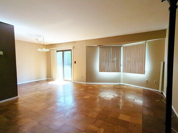 4th image of 5 Devon Court #B