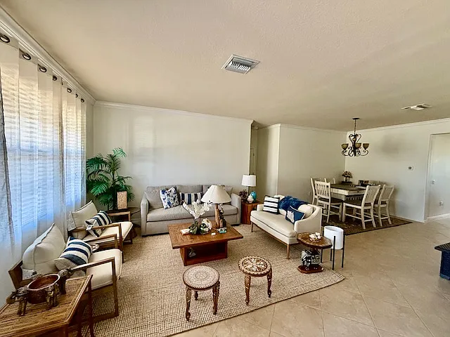 4 bed, 2402 sqft, $5,000 — Photo 4