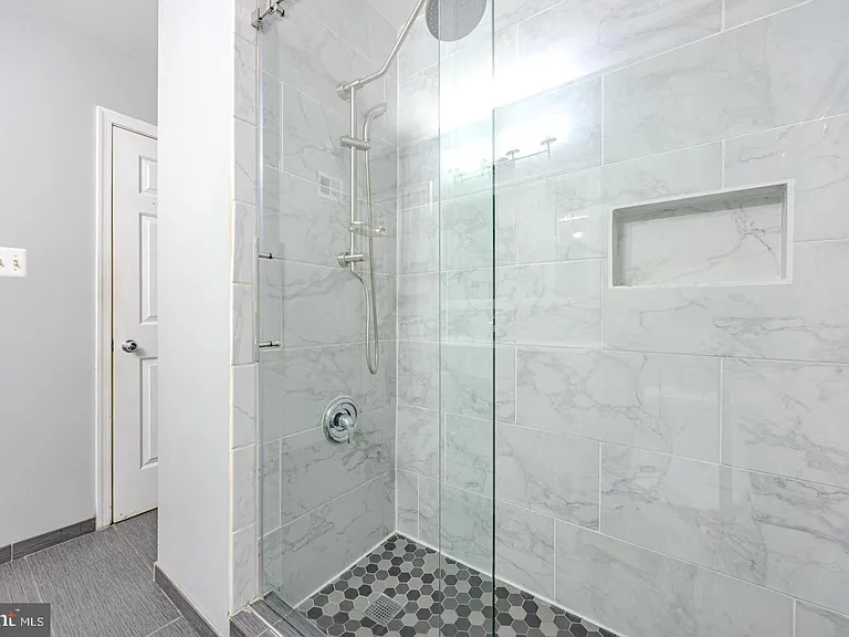 8200 Maple Ridge Ave — Photo 18