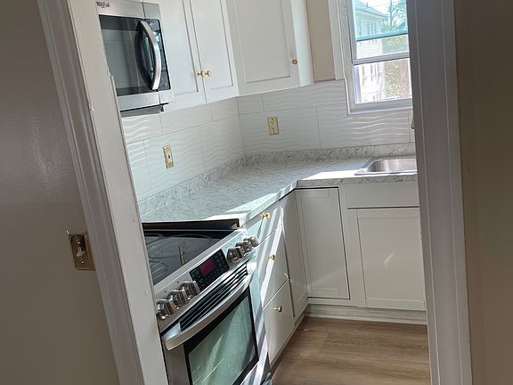 2nd image of 30 Pekin St Floor 2