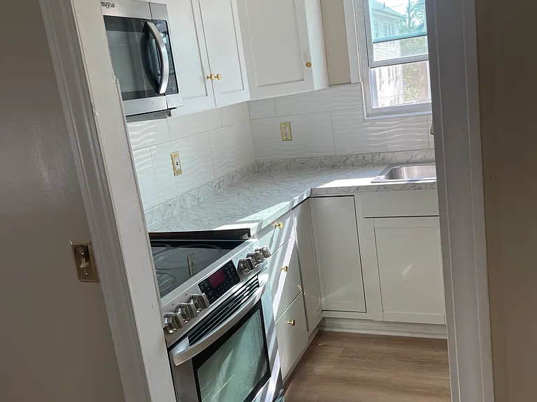 30 Pekin St #2 — Photo 2