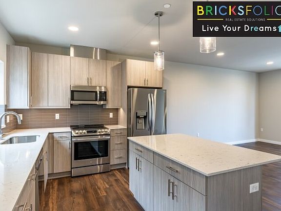 5th image of 12510 15th Ave NE #B