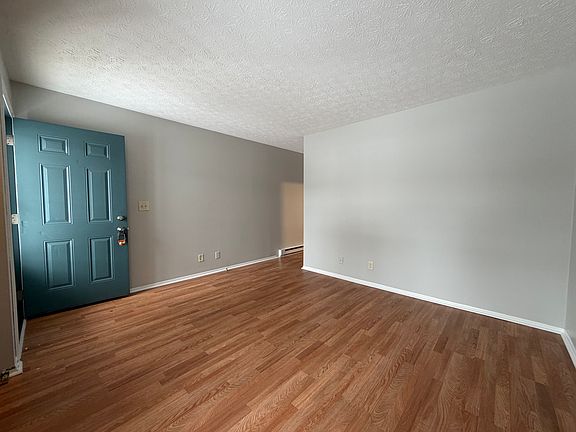 3rd image of 402 Forest Ln