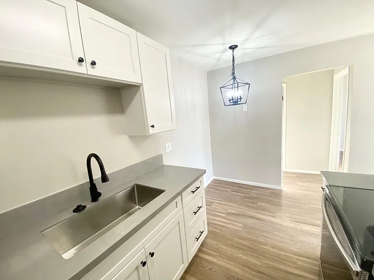 1141 E 7th St #8 — Photo 6