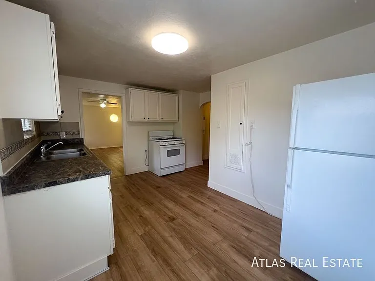 1457 Roberta St — Photo 10
