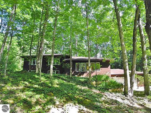 2nd image of 776 Blackberry Ln