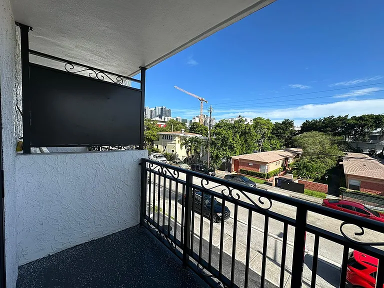 529 SW 4th St — Photo 28