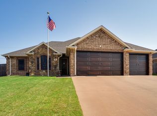 133 Park Place Cir, Iowa Park, TX 76367