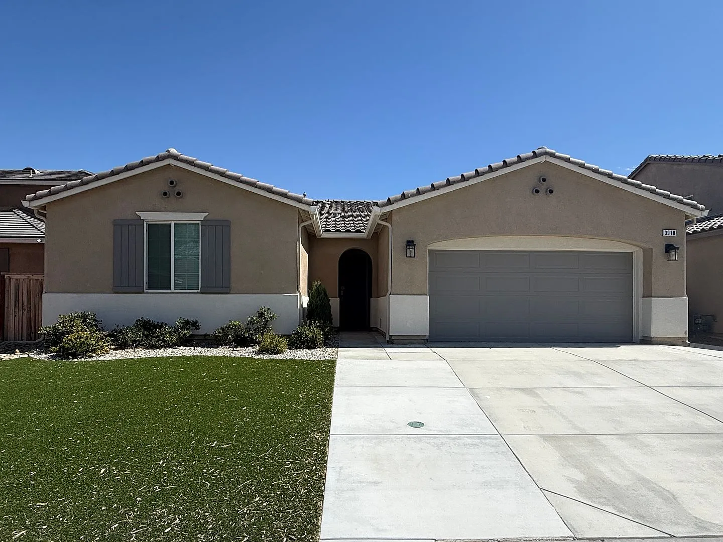 Rosamond 4 Bedroom + 3 Bathroom ! — Photo 1